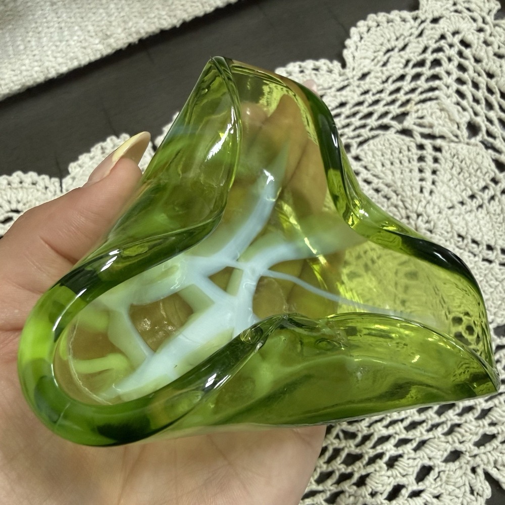 Vintage Green Glass Ashtray with White Swirls Mid Century Retro Trinket Dish - Picture 9 of 9